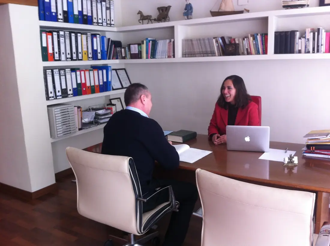Lawyers in Benissa 2 A lawyer of Tomas Ballestero Lawyers meeting a client at the office in Jávea