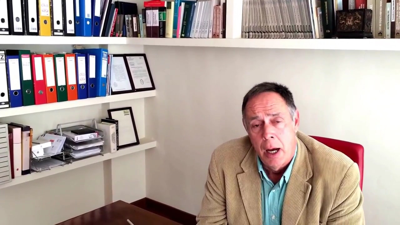 A lawyer of Tomas Ballestero Lawyers explaining a procedure at the office